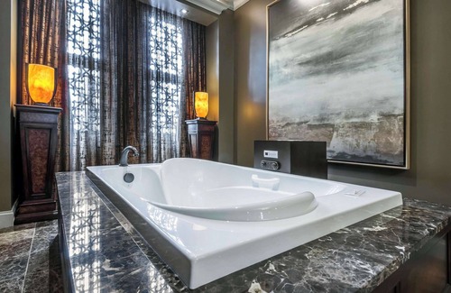 Downtown Buffalo Hotel | Curtiss Hotel, an Ascend Collection Hotel