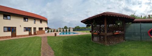Topolovatu Mare House | Cusali Pensiune
