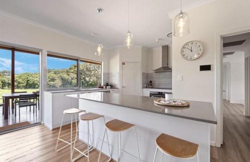 Burnside House | Cusmano Retreat - contemporary rural homestay