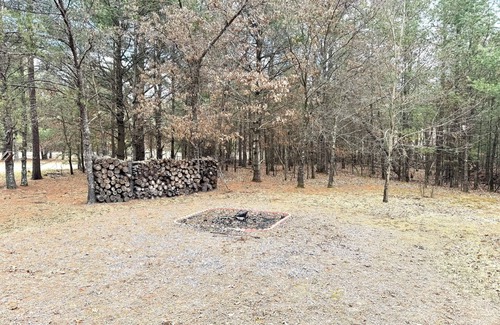 Merrillan House | Custom Built Log Cabin/Fully Stocked/1.5 Garage/Sleeps 7/UTV Route