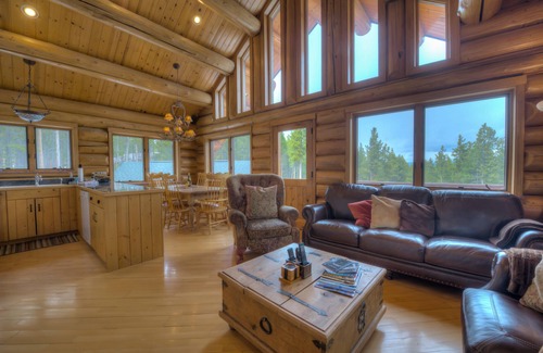 Timber Trail House | Custom Log Home - True Ski-in/Ski-Out - Secluded & Beautiful!