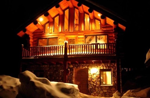Timber Trail House | Custom Log Home - True Ski-in/Ski-Out - Secluded & Beautiful!