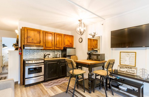 Whistler Creekside Condo | Cute and Cozy, Walk to Gondola Ski in Out