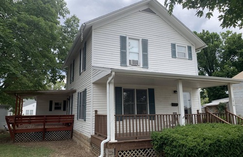 Fort Scott House | Cute, Convenient, in town on the main St, cozy 4 bedroom house