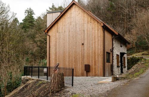 Caerphilly House | Cwmwbwb Lodge