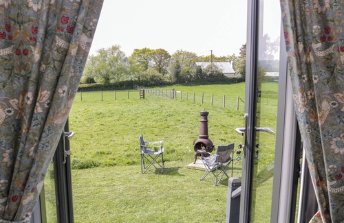 Rhyd-y-foel Cottage | CWTCH WINNIE SHEPHERDS HUT, pet friendly, with hot tub in Old Colwyn
