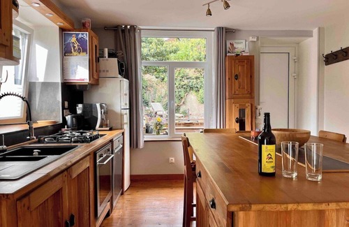Le Bourg-d'Oisans House | CYCLIST FRIENDLY HOUSE, CENTRE OF BOURG D’OISANS - SLEEPS 4
