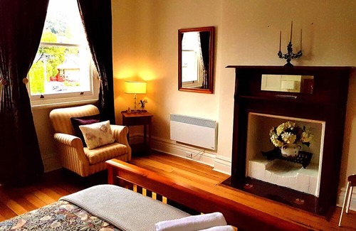 Cygnet Bed & Breakfast | Cygnet Old Bank B & B Cafe & Gift Store