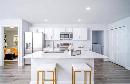 Candler House | Cypress Oasis 10 mins to santos trail 3b2b private home
