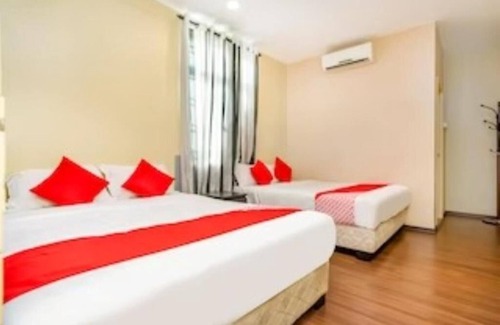 Taman Desa Tebrau Hotel | D Pine Trees