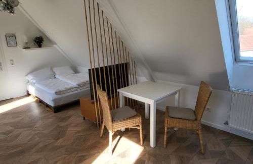 Munchen District Apartment | Dachgeschosswohnung 2 - Apartments am Schloss