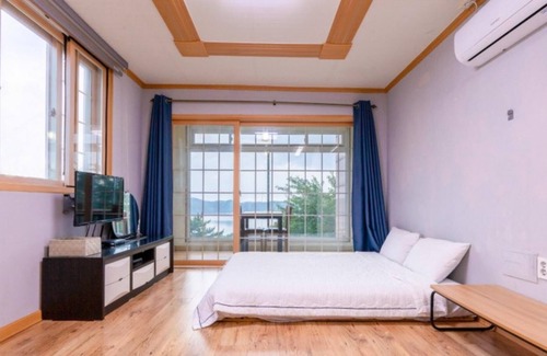 Suwon House | Daebudo Noeul and Bada Pension