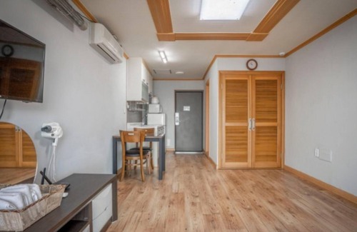 Suwon House | Daebudo Noeul and Bada Pension