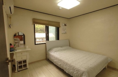 Suwon House | Daebudo Poseidon A Pension