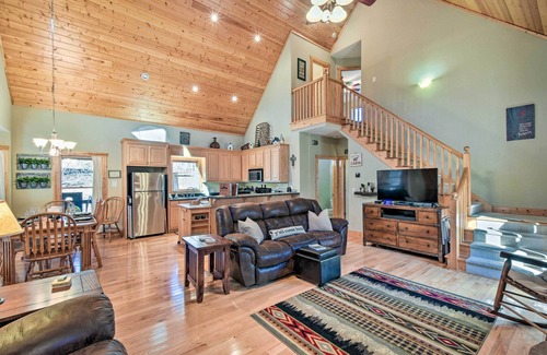 Dahlonega Cabin | Dahlonega Cabin w/Hot Tub, 4 Mi to Downtown!