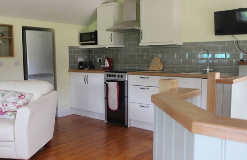 South Gorley Cottage | DAIRY COTTAGE. Delightful luxury rustic cottage nr New Forest and South Coast.