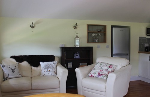 South Gorley Cottage | DAIRY COTTAGE. Delightful luxury rustic cottage nr New Forest and South Coast.