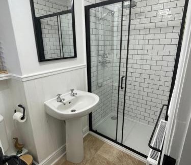 Alyth Apartment | Daisy Cottagee