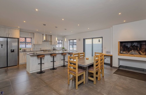 Calypso Beach House | Dalton's, Langebaan 10-sleeper