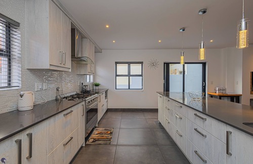 Calypso Beach House | Dalton's, Langebaan 10-sleeper