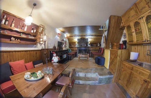 Eptalofos Ski Chalet | Dandy Villas Agoriani - Chalet Erato - Fireplace