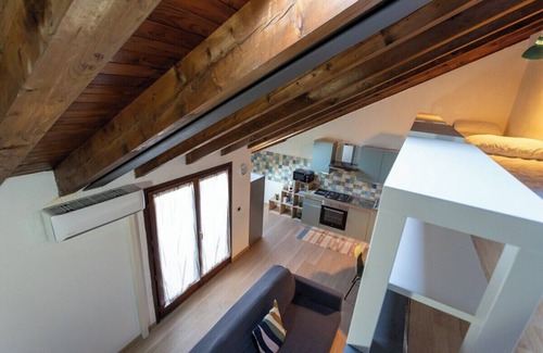 Novara Apartment | Dante's SkyLoft: Loft Novara