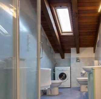 Novara Apartment | Dante's Skyview - Appartamento mansarda Novara STAZIONE