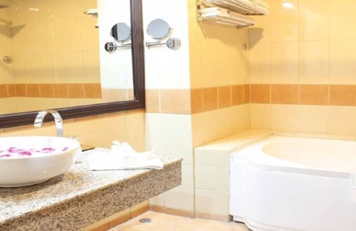 Savannakhet Hotel | Daosavanh Resort & Spa
