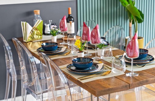 Finsbury Park Apartment | Dapper Suite in bustling Holloway, Islington by Gold Stays