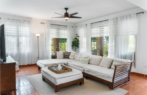 Cerro Gordo Villa | Daria Beachfront community steps 2 pool- Generator