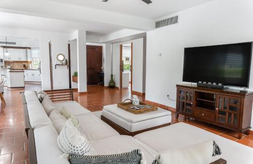 Cerro Gordo Villa | Daria Beachfront community steps 2 pool- Generator