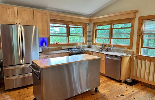 Seven Devils House | Darren's Place is a rustic secluded mountain home, with lots of space to roam.