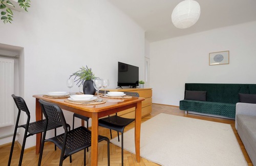 Nowa Praga Apartment | Darwina Apartment 2 Balconies by Renters