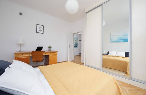 Nowa Praga Apartment | Darwina Apartment 2 Balconies by Renters