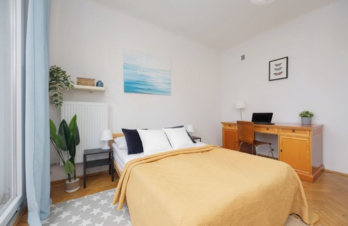 Nowa Praga Apartment | Darwina Apartment 2 Balconies by Renters