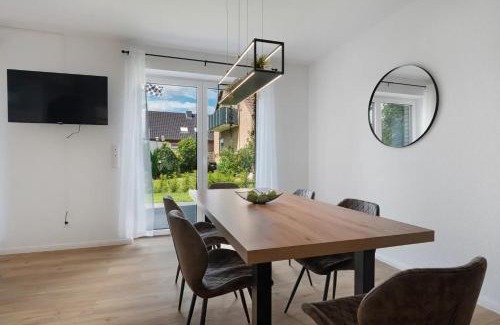 Lembruch House | Das Strandhaus 2, mit Garten, 250 Meter zum See