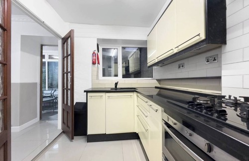 Rhondda Cynon Taff House | Dashing and Distinctive Dwelling w/Rooftop Garden