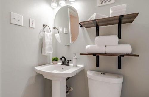 Mobile Apartment | Dauphin District Darling #4 Downtown, Dining