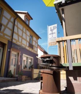 Marktheidenfeld Apartment | DAUSCH-GAESS-TROEG-Komfort-DZ-im-ehem-Ziegenstall-der-Hofstallung