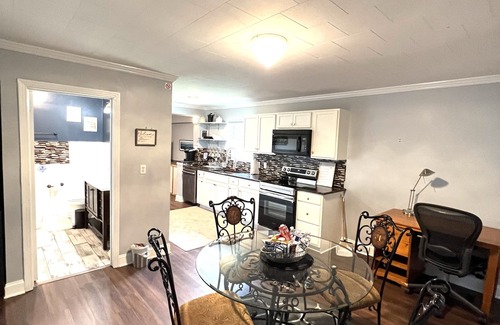 Monroe House | David's Place, Relaxing, calm 3 bedroom 2 full baths in a quiet neighborhood.