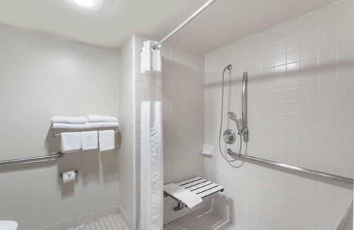 Southwest Anaheim Hotel | Days Inn by Wyndham Anaheim Near the Park