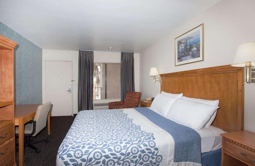 Southwest Anaheim Hotel | Days Inn by Wyndham Anaheim Near the Park