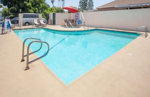 Southwest Anaheim Hotel | Days Inn by Wyndham Anaheim Near the Park