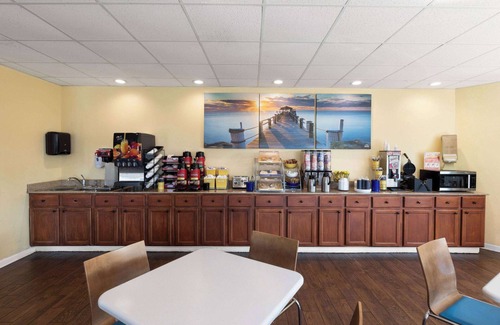 Biloxi Hotel | Days Inn by Wyndham Biloxi Beach