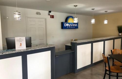 Peletier Hotel | Days Inn by Wyndham Cape Carteret