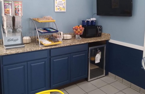 Canastota Hotel | Days Inn by Wyndham Canastota/Verona