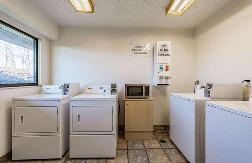 Roselawn Finance Hotel | Days Inn by Wyndham Cincinnati I-71