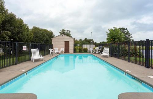 Clinton Hotel | Days Inn by Wyndham Clinton