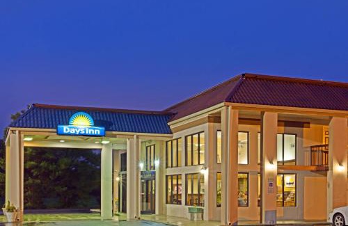 Clinton Hotel | Days Inn by Wyndham Clinton