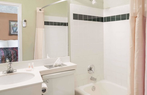 West Henrietta Hotel | Days Inn by Wyndham Henrietta/Rochester Area